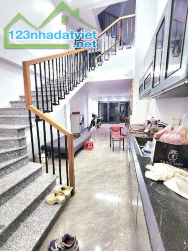 Bán nhà Phố Thành Trung, Vị trí đắc địa, 40m2, 8.3 tỷ - 2