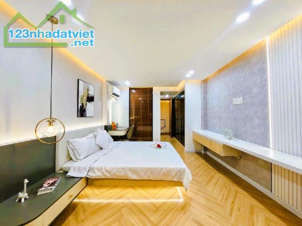 3 TẦNG FULL NỘI THẤT - DTSD 96 M2 - KHU VIP PHỐ ẨM THỰC PHAN XÍCH LONG - PHÚ NHUẬN. - 3