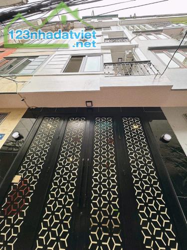 Bán tòa căn hộ dịch vụ Tây Sơn-Thái Thịnh, 51m2 x 5T, 11 phòng đủ nội thất. Giá 9,8 tỷ