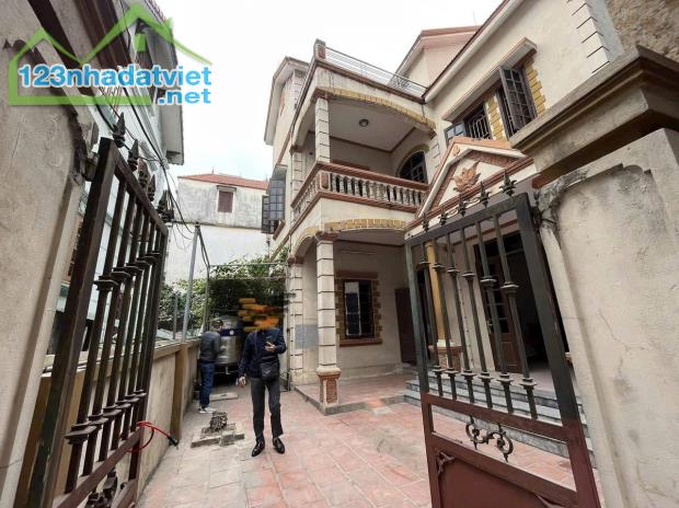 Bán nhà 3 tầng Phú Thượng, Tây Hồ, 151m2, mặt tiền 11m, 3 mặt thoáng, cách oto 50m, 106tr/ - 1