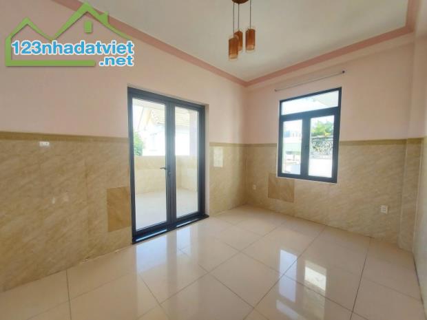 Gấp bán nhà Thủ Đức, 4 tầng, dt 95m2, giá 9T1, gần Ngô Quyền, Quận 9(cũ).