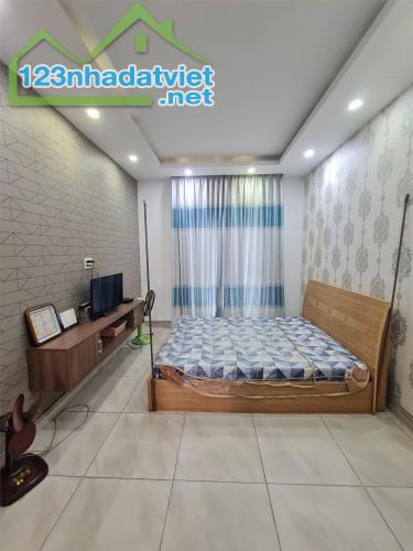 Nhà cho thuê quận 9, KDC cao cấp, DTSD 155m2, full nội thất, 3 tầng, 3 PN, giá 14tr có TL - 2