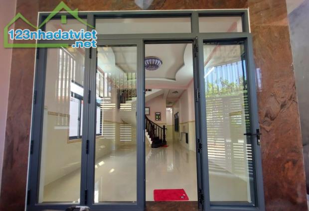 Gấp bán nhà Thủ Đức, 4 tầng, dt 95m2, giá 9T1, gần Ngô Quyền, Quận 9(cũ).