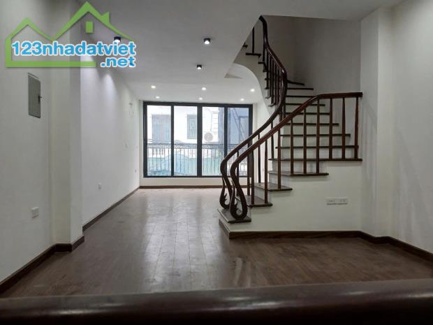 Nhà đẹp 4 tầng ô tô phố An Dương Vương, Tây Hồ 45m2 giá 8.6 tỷ