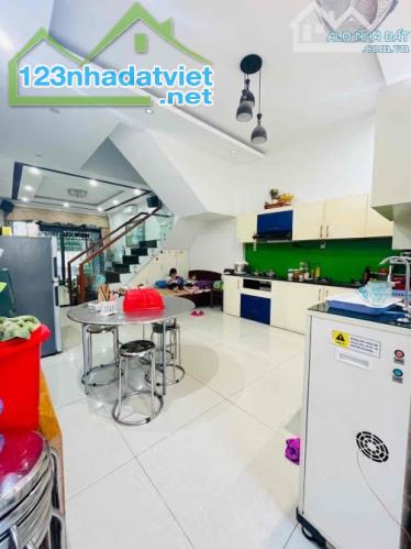🔴💥Nhà 3 tầng đường Giáp Văn Cương -  Sát biển - Gía rẽ