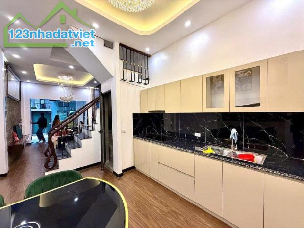 BÁN NHÀ THÁI THỊNH - FULL NỘI THẤT -- 3 BƯỚC RA PHỐ --- DÂN XÂY CHẮC CHẮN -- PHÙ HỢP ởluôn