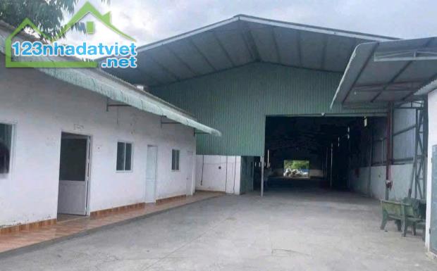 Cho thuê xưởng khánh bình, Thành phố Tân Uyên, Tỉnh Bình Dương.Xưởng + đất 1.400m2. Xưởng - 1