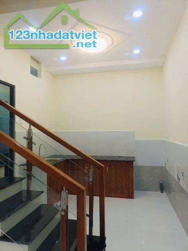 Bán gấp căn nhà 52m2 1 trệt 1 lầu ở Bà Điểm, Hóc Môn. Giá 750 triệu,SHR - 2