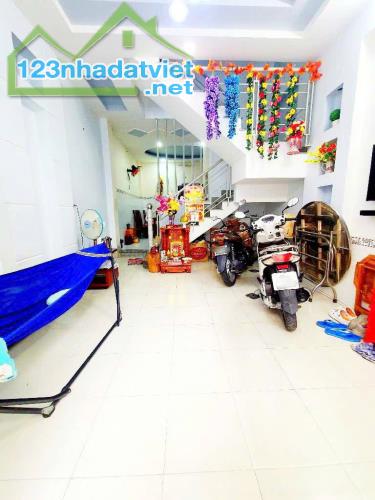 👉4 TỶ XÍU - CẠNH NGUYỄN SƠN, VĂN CAO - 40M2, 4 TẦNG - HẺM 5M XE HƠI THÔNG TỨ TUNG - 2