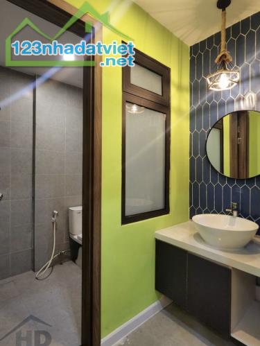 Nhà 3 tầng mới xây full nội thất xịn xò đường Âu Cơ . DT:71m . Ngang 4m5 . Giá : 3tỷ550