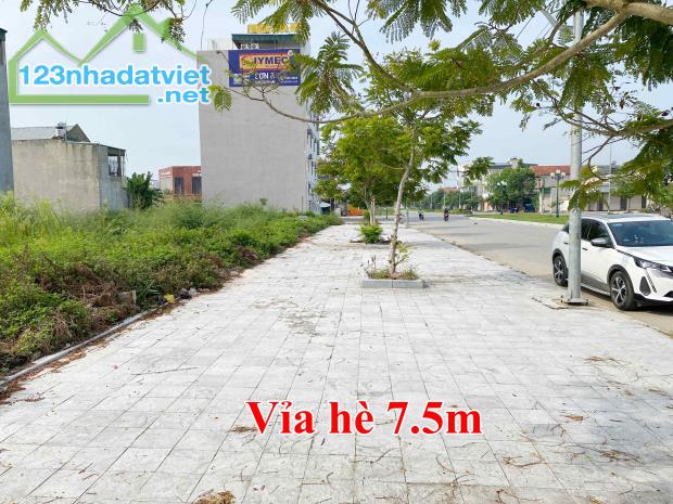 BÁN ĐẤT QUẢNG TRƯỜNG BIỂN SẦM SƠN - MẶT TIỀN 10M, VỊ TRÍ ĐẮC ĐỊA, TIỀM NĂNG SINH LỜI CAO!