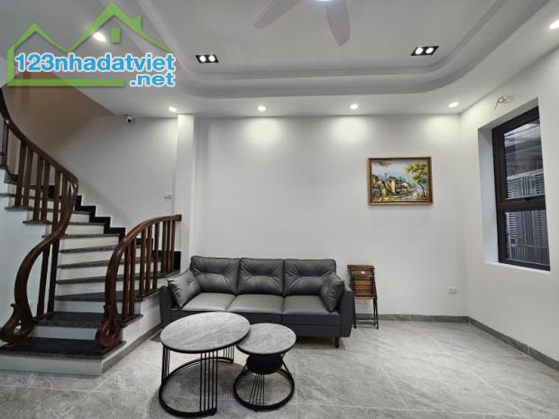 Bán nhà Bát Khối,Thạch Bàn 5 tầng,34m,mt4.5m ngõ nông nhỉnh 5 tỷ - 3