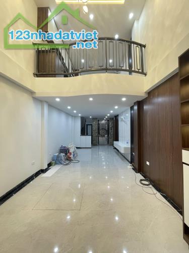 Bán nhà Nguyễn Khánh Toàn 40 m2 x 6 Tầng, vài bước chân ra phố - 1