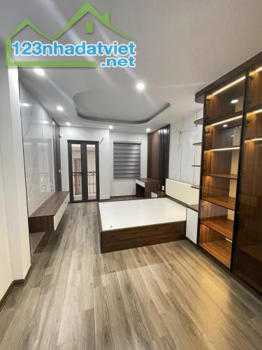 Bán nhà Nguyễn Khánh Toàn 40 m2 x 6 Tầng, vài bước chân ra phố - 3