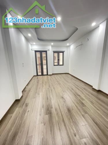 Bán nhà Nguyễn Khánh Toàn 40 m2 x 6 Tầng, vài bước chân ra phố - 5