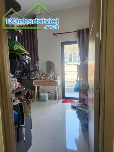 BÁN NHÀ :Đ. LÂM VĂN BỀN. Q 7. CẠNH CHỢ CX NH. DT: 75 M2. 2 TẦNG 3PN. GIÁ 8.8 TỶ. - 1