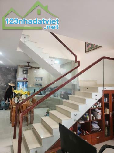 BÁN NHÀ :Đ. LÂM VĂN BỀN. Q 7. CẠNH CHỢ CX NH. DT: 75 M2. 2 TẦNG 3PN. GIÁ 8.8 TỶ. - 2