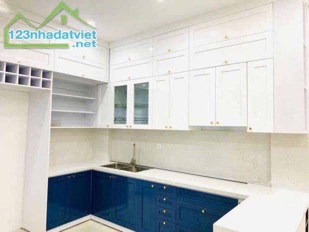 Bán nhà đường Lạc Long Quân, quận Tây Hồ, 5 tầng, mặt tiền 4,8m, vài bước ra hồ Tây - 1