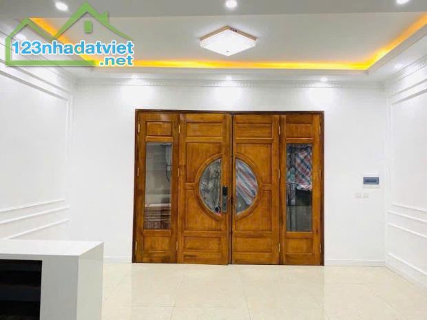 Bán nhà đường Lạc Long Quân, quận Tây Hồ, 5 tầng, mặt tiền 4,8m, vài bước ra hồ Tây - 2