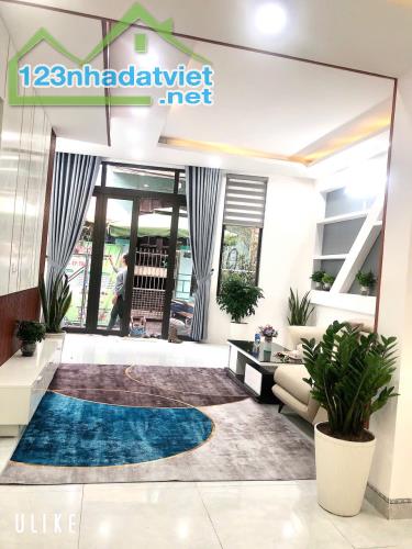 ♥ Nhà Hùng Vương, Kiệt Nhựa 3.5m thông, 67m2, ngang 5.5m, 3 tầng cứng đẹp, 3PN, sân thượng