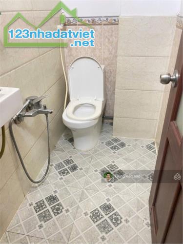 🏠 Bán nhà Âu Dương Lân, Q.8, 27m², 3 tầng, 3PN, 0WC - 4.2 tỷ 🏠 - 3