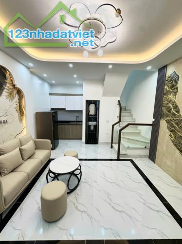 Bán nhà 2 tầng sạch đẹp mua bán vi bằng ngõ 229 Hàng Kênh - 4