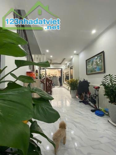 Gia chủ tặng lại Full nội thất - Tứ Liên - 80m2 x 4T - MT 4m - Ngõ thông muôn ngả - 4