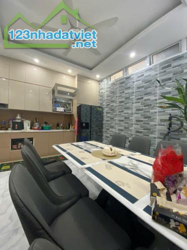 Gia chủ tặng lại Full nội thất - Tứ Liên - 80m2 x 4T - MT 4m - Ngõ thông muôn ngả - 3