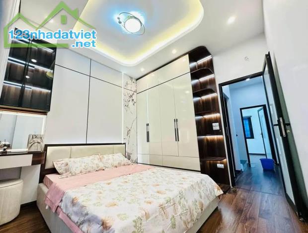 Nhà Nguyễn Khánh Toàn 30m2 Ô Tô Dừng Đỗ Ngày Đêm Cần Bán Gấp Giá Hơn 5 Tỷ - 3