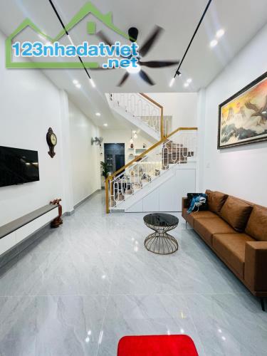 Bán nhà đẹp lung linh Phú Thọ Hòa Tân Phú, Hẻm xe hơi thông 4x12,5m 2Tầng chỉ 6,3 Tỷ TL