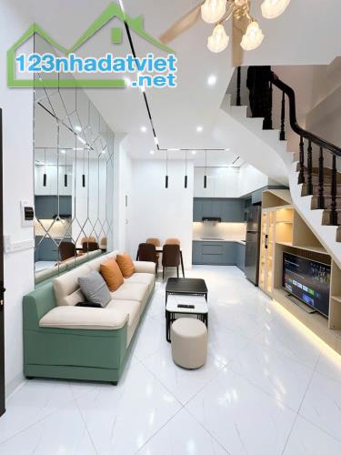 NHÀ 5 TẦNG, 32m2, VỊ TRÍ ĐẸP, NGÕ NÔNG, THOÁNG, NAM DƯ, NHỈNH 4 TỶ