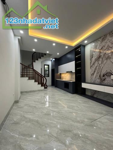 Bán nhà đẹp phố Thịnh Quang, nội thất hiện đại, 2 thoáng, 40m2, hơn 7 tỷ