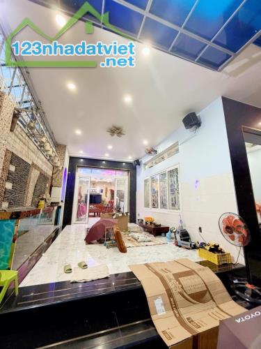 NHÀ 8 X 20M BÌNH LONG- BÌNH TÂN- HẺM 8M- 3 TẦNG CHỈ 11.2 TỶ.