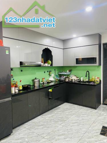 Bán nhà 3 tầng còn mới hẻm oto thông, 50m2 – Giá 5,65 Tỷ tl. - 2