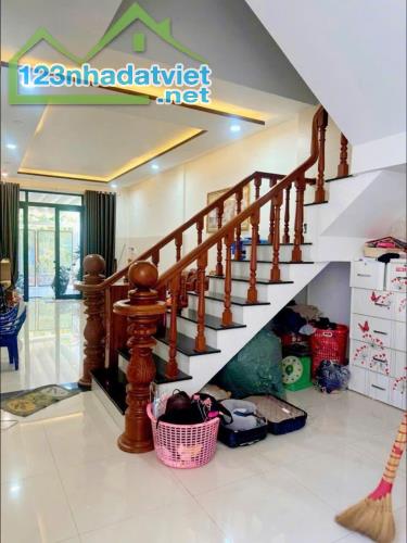 L165-Chỉ 1 căn duy nhất sau lưng BXTT, dt130m2, 3t, 4pn, 4wc, chỉ 4tỷ249 - 4