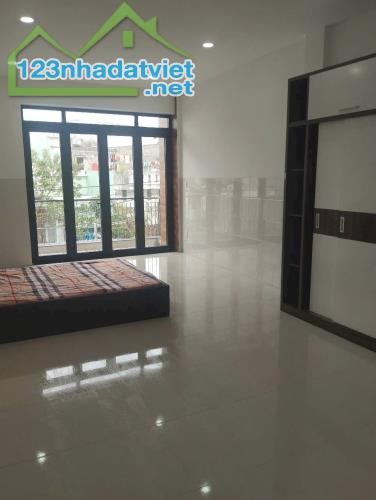 L165-Chỉ 1 căn duy nhất sau lưng BXTT, dt130m2, 3t, 4pn, 4wc, chỉ 4tỷ249