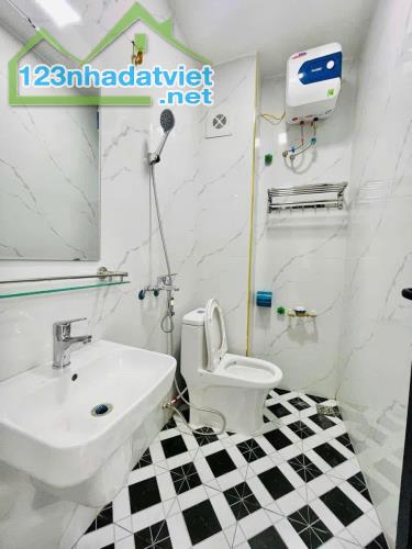 **Tuyệt phẩm nhà 6 tầng, 9PN, 10WC - Kim Ngưu, Hai Bà Trưng - 12.9 tỷ**

**Hoặc:**

**Nhà - 3
