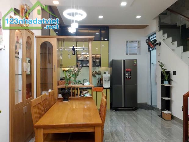 NHÀ ĐẸP BÁN THỐNG NHẤT GV - GẦN ST LOTTE MARK - HXH SÁT NHÀ - DT 52M² - 2 TẦNG NHỈNH 5 TỶ - 2