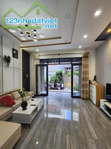 NHÀ ĐẸP BÁN THỐNG NHẤT GV - GẦN ST LOTTE MARK - HXH SÁT NHÀ - DT 52M² - 2 TẦNG NHỈNH 5 TỶ - 3