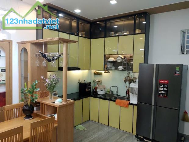 NHÀ ĐẸP BÁN THỐNG NHẤT GV - GẦN ST LOTTE MARK - HXH SÁT NHÀ - DT 52M² - 2 TẦNG NHỈNH 5 TỶ - 4