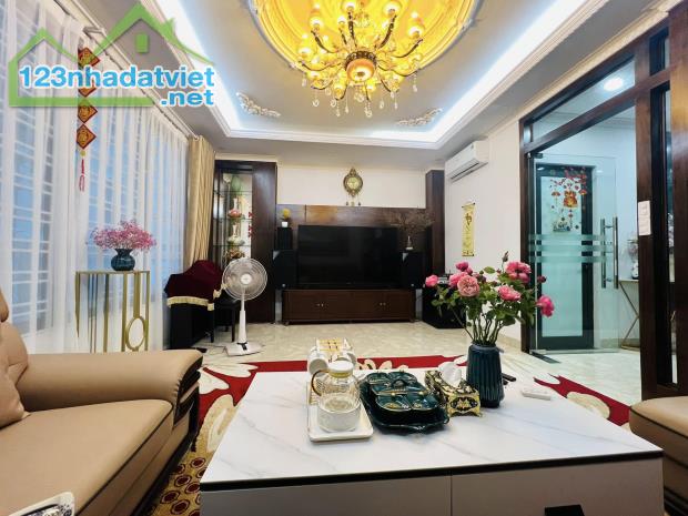 Phân lô Hoàng Quốc Việt,ô tô tránh,ở sướng, 68m 6 tầng TM 6m mặt, Giá 22.5 tỷ. 0796193699