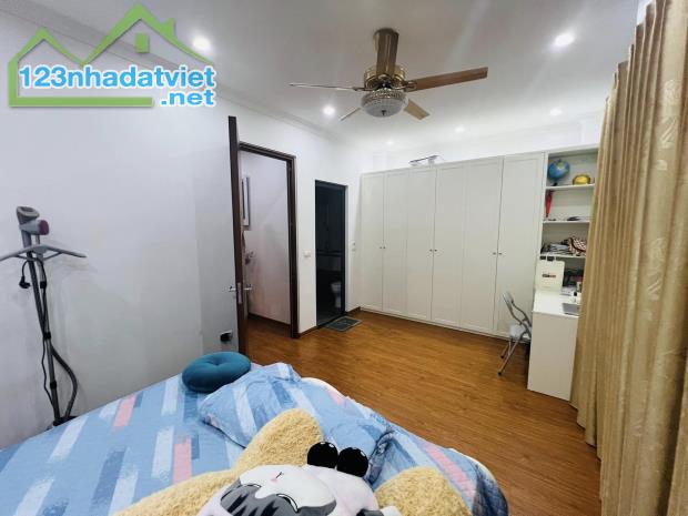 Phân lô Hoàng Quốc Việt,ô tô tránh,ở sướng, 68m 6 tầng TM 6m mặt, Giá 22.5 tỷ. 0796193699 - 3
