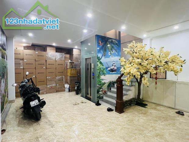 Phân lô Hoàng Quốc Việt,ô tô tránh,ở sướng, 68m 6 tầng TM 6m mặt, Giá 22.5 tỷ. 0796193699 - 4
