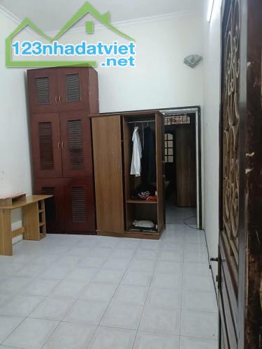 Cho thuê nhà ngõ phố Nguyễn Xiển Thanh Xuân 56m x 3 tầng, giá 11tr/tháng - 2