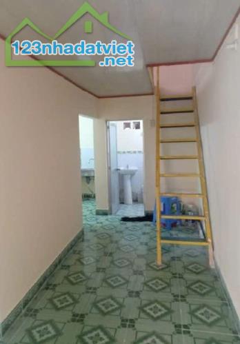 Bán nhà SÁT ĐƯỜNG LỚN 45M2, CĂN GÓC KHÔNG QUY HOẠCH, Đường Chuyên Dùng 9, Quận 7. - 1