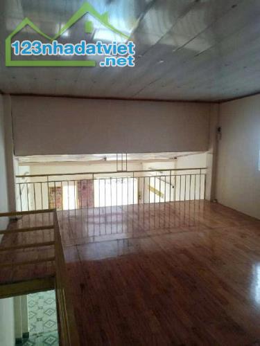 Bán nhà SÁT ĐƯỜNG LỚN 45M2, CĂN GÓC KHÔNG QUY HOẠCH, Đường Chuyên Dùng 9, Quận 7.