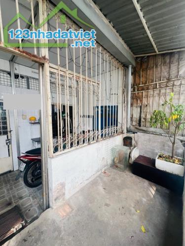 NHÀ BÁN GIÁ RẺ QUẬN 7. Đ: HUỲNH TẤN PHÁT.KẾ KCX TÂN THUẬN DT:162 M2. 2 TẦNG.GIÁ CHỈ 10 TỶ. - 3