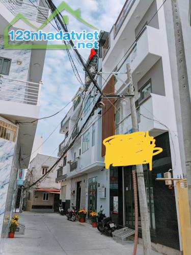 NHÀ BÁN GIÁ RẺ QUẬN 7. Đ: HUỲNH TẤN PHÁT.KẾ KCX TÂN THUẬN DT:162 M2. 2 TẦNG.GIÁ CHỈ 10 TỶ. - 1