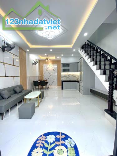 NHỈNH 3 TỶ - NHÀ SIÊU ĐẸP - 40M2 - 2 TẦNG - SÁT MẶT TIỀN ĐƯỜNG QUẬN 12 - 3