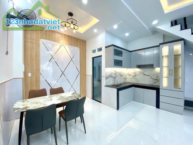NHỈNH 3 TỶ - NHÀ SIÊU ĐẸP - 40M2 - 2 TẦNG - SÁT MẶT TIỀN ĐƯỜNG QUẬN 12 - 1